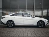 Hyundai Elantra 2023 года за 9 500 000 тг. в Актау – фото 2