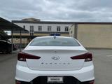 Hyundai Elantra 2019 года за 6 000 000 тг. в Актобе – фото 3