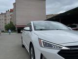 Hyundai Elantra 2019 года за 4 800 000 тг. в Актобе – фото 3