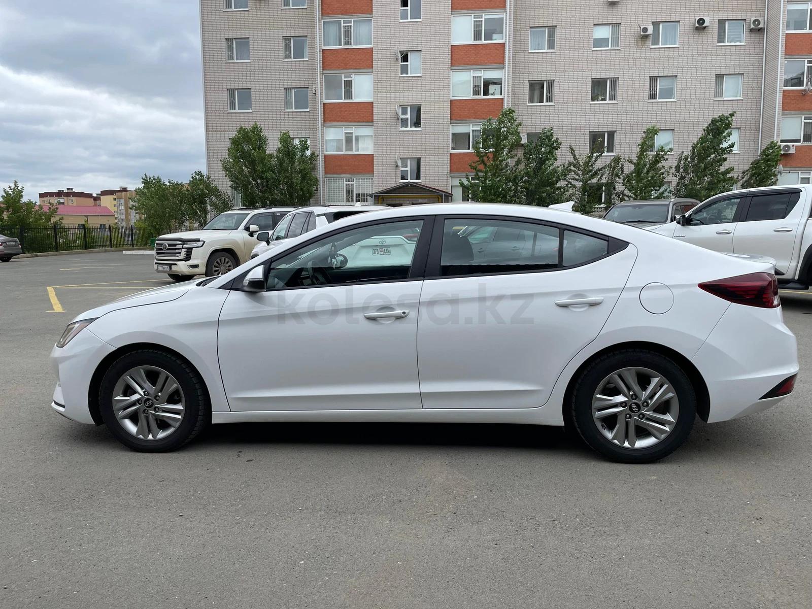 Hyundai Elantra 2019 г.