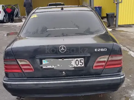 Mercedes-Benz E 280 1998 года за 3 200 000 тг. в Конаев (Капшагай) – фото 8