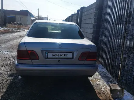 Mercedes-Benz E 200 1998 года за 1 950 000 тг. в Алматы – фото 4