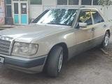 Mercedes-Benz E 200 1993 года за 2 100 000 тг. в Алматы – фото 2