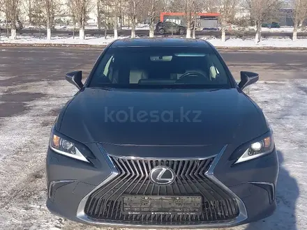 Lexus ES 250 2020 года за 20 500 000 тг. в Астана