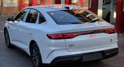 BYD Qin L DM-i 2025 года за 10 200 000 тг. в Астана – фото 5