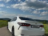 Toyota Camry 2023 года за 15 000 000 тг. в Талгар – фото 5