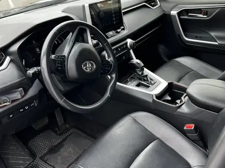 Toyota RAV4 2019 года за 13 490 000 тг. в Алматы