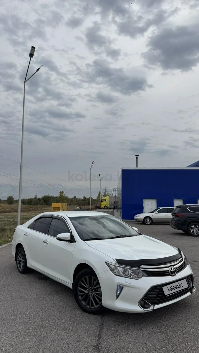 Toyota Camry 2015 г.