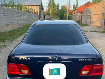 Mercedes-Benz E 230 1997 года за 2 150 000 тг. в Шымкент – фото 2