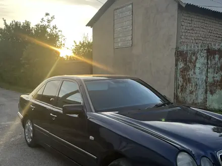 Mercedes-Benz E 230 1997 года за 2 150 000 тг. в Шымкент – фото 7
