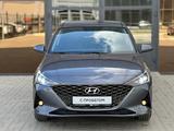 Hyundai Accent 2021 года за 9 135 000 тг. в Уральск – фото 2