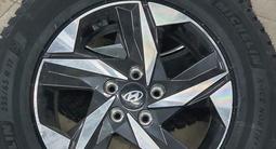 Диски Hyundai Kia r17 датчиками родные Диски с зимней резиной MICHELIN за 105 000 тг. в Астана