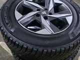 Диски Hyundai/Kia R17, родные датчики TPMS, с зимней резиной MICHELINүшін130 000 тг. в Астана – фото 3