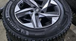 Диски Hyundai Kia r17 датчиками родные Диски с зимней резиной MICHELIN за 105 000 тг. в Астана – фото 5
