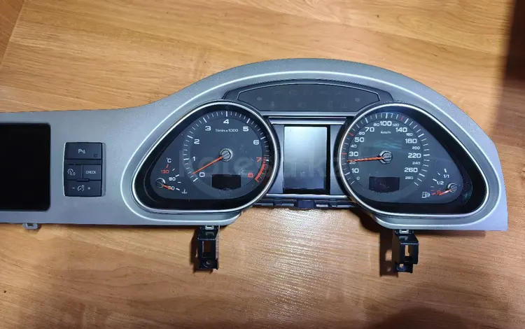 Щиток приборов Audi Q7 за 60 000 тг. в Алматы