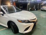 Toyota Camry 2019 года за 13 700 000 тг. в Алматы – фото 3