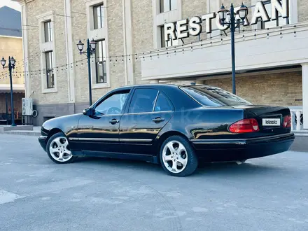 Mercedes-Benz E 320 1998 года за 4 200 000 тг. в Шымкент – фото 4