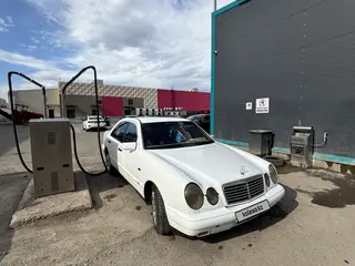 Mercedes-Benz E 320