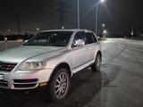Volkswagen Touareg 2006 года за 6 500 000 тг. в Актобе – фото 4