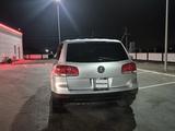 Volkswagen Touareg 2006 года за 6 500 000 тг. в Актобе – фото 5