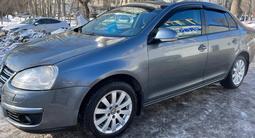 Volkswagen Jetta 2010 года за 3 600 000 тг. в Астана – фото 2