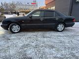Mercedes-Benz E 230 1996 годаүшін2 300 000 тг. в Жезказган – фото 2