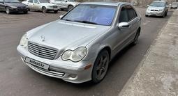 Mercedes-Benz C 240 2004 года за 2 700 000 тг. в Караганда – фото 2