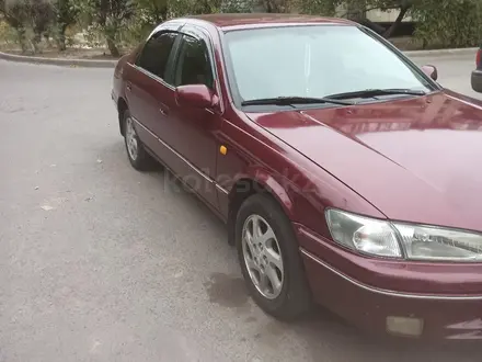 Toyota Camry 1998 года за 2 800 000 тг. в Талдыкорган – фото 2