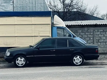 Mercedes-Benz E 230 1993 года за 1 900 000 тг. в Шымкент – фото 2