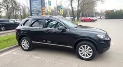 Volkswagen Touareg 2011 года за 9 500 000 тг. в Алматы – фото 4