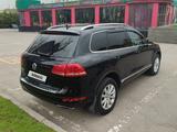 Volkswagen Touareg 2011 года за 11 500 000 тг. в Алматы – фото 5