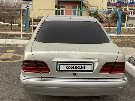 Mercedes-Benz E 200 1995 годаүшін2 300 000 тг. в Каратау – фото 5