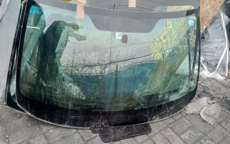 Лобовое стекло за 45 000 тг. в Алматы