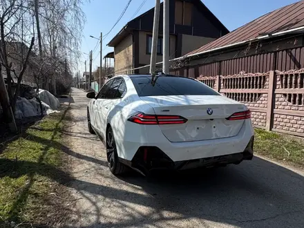 BMW 530 2024 года за 35 800 000 тг. в Алматы – фото 5