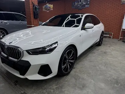 BMW 530 2024 года за 35 800 000 тг. в Алматы – фото 7