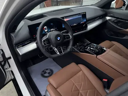 BMW 530 2024 года за 35 800 000 тг. в Алматы – фото 31