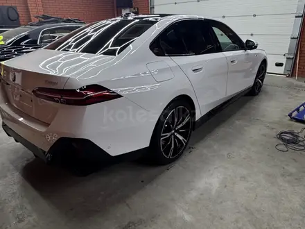 BMW 530 2024 года за 35 800 000 тг. в Алматы – фото 10