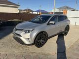 Toyota RAV4 2018 года за 11 000 000 тг. в Атырау – фото 2