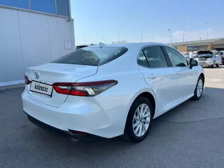 Toyota Camry 2023 года за 16 550 000 тг. в Алматы – фото 5