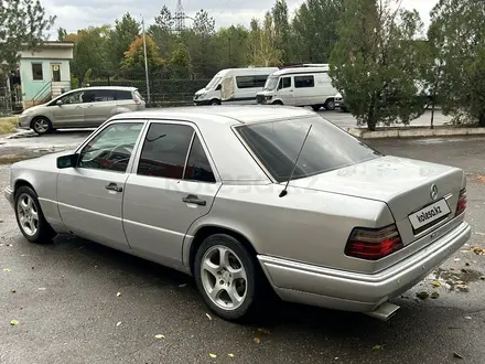 Mercedes-Benz E 320 1993 года за 2 000 000 тг. в Тараз – фото 4