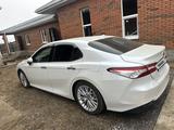 Toyota Camry 2018 годаfor14 000 000 тг. в Актобе – фото 4