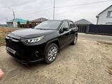 Toyota RAV4 2021 года за 14 500 000 тг. в Атырау – фото 2