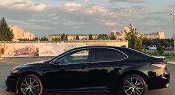 Toyota Camry 2022 года за 12 100 000 тг. в Уральск