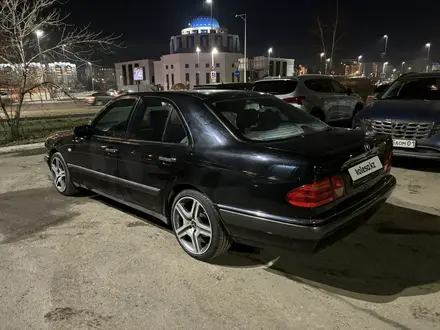 Mercedes-Benz E 230 1997 года за 3 500 000 тг. в Астана – фото 8