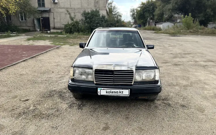 Mercedes-Benz E 220 1993 года за 1 900 000 тг. в Семей