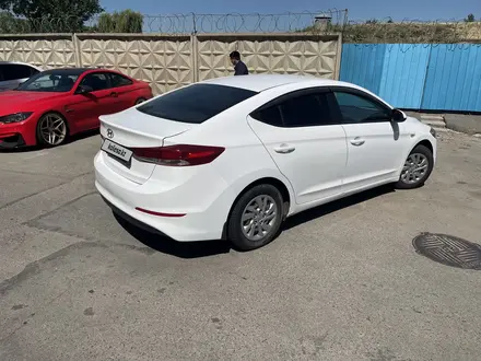 Hyundai Elantra 2018 года за 4 900 000 тг. в Алматы – фото 2