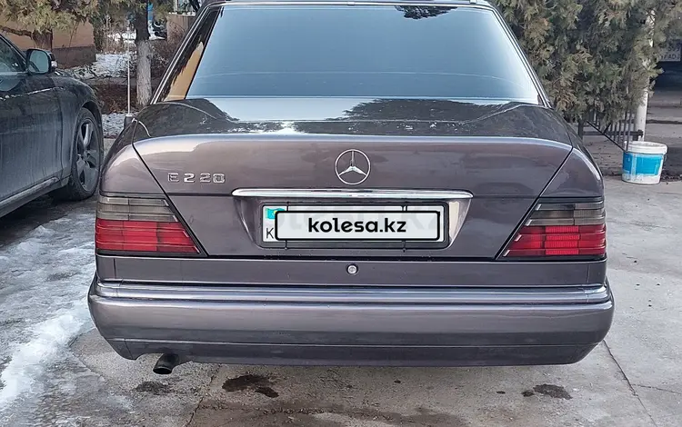 Mercedes-Benz E 220 1994 годаүшін1 650 000 тг. в Шымкент