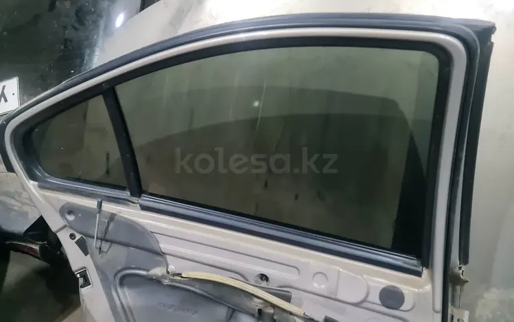 Дверные стекла по кругу volvo s60 2003г за 15 000 тг. в Актобе