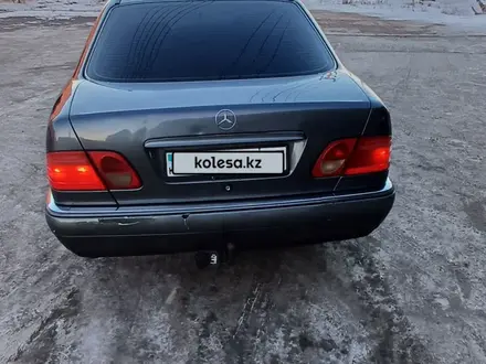 Mercedes-Benz E 200 1997 года за 2 650 000 тг. в Атбасар – фото 13