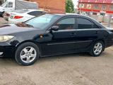 Toyota Camry 2005 года за 6 000 000 тг. в Актобе – фото 4